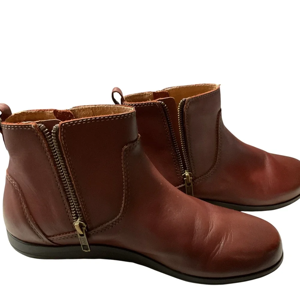 Taos Footwear Women's Leather Side Zip Comfort Heel Classic Ankle Booties Size 8